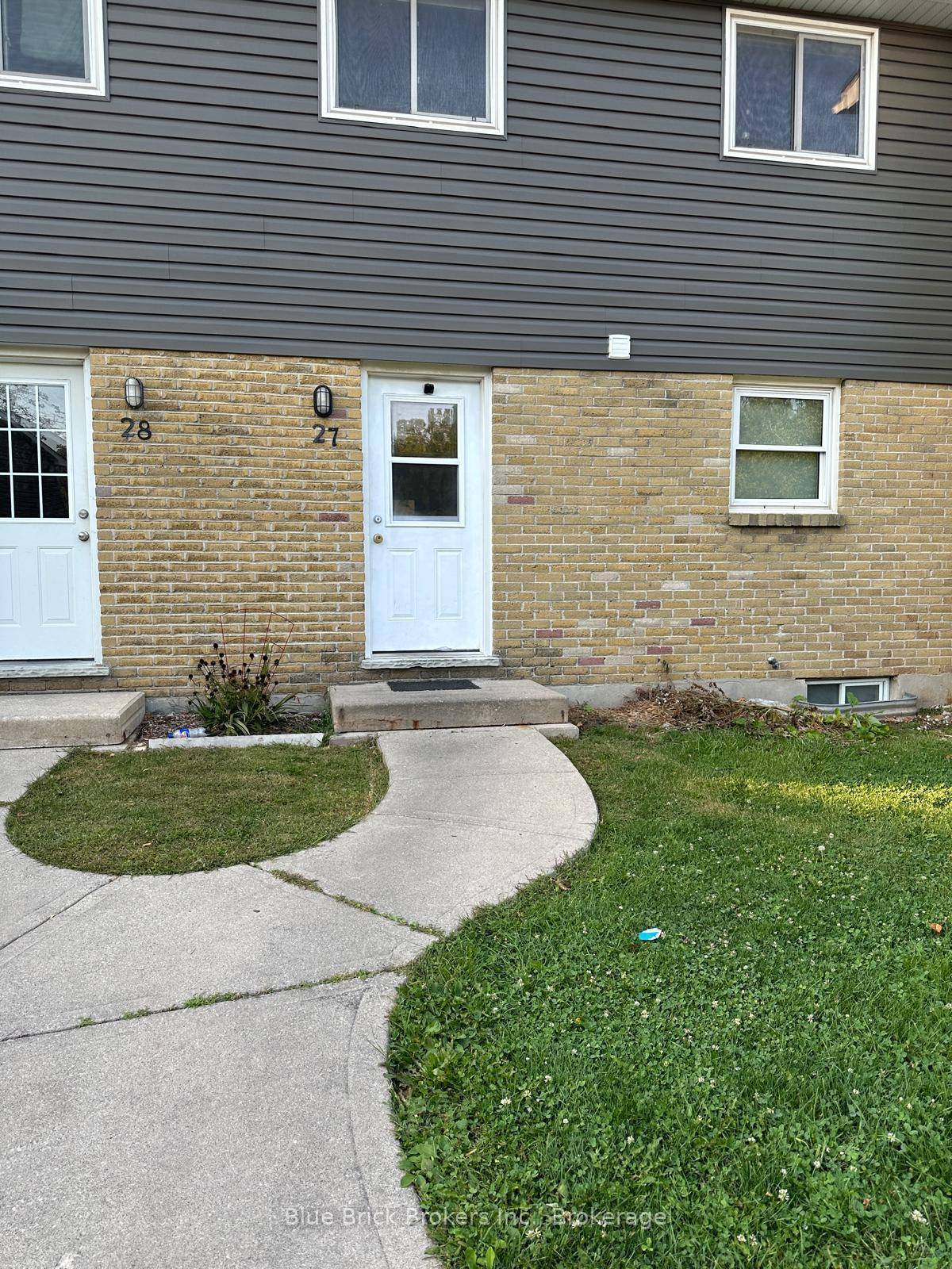 Well managed amp ; conveniently located condo townhome, close to Fanshawe college, Transits amp ; all amenities.