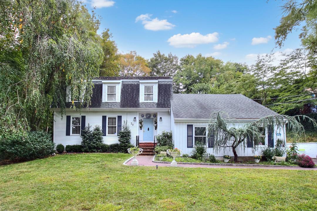 Welcome to 25 Pequot Avenue a beautifully appointed 3 bedroom, 21 2 bath colonial offering approx.