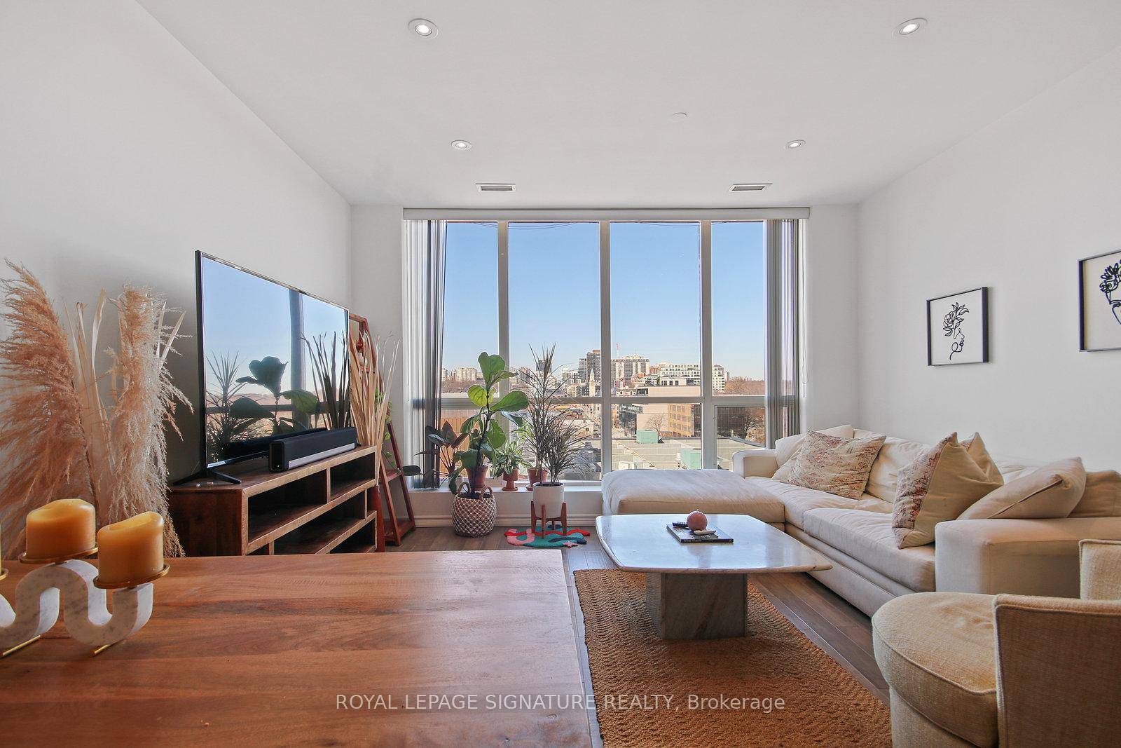 Executive Furnished 1 Bedroom Suite at The Ramsden Prime Yonge Rosedale Location Welcome to this beautifully appointed 762 sq.