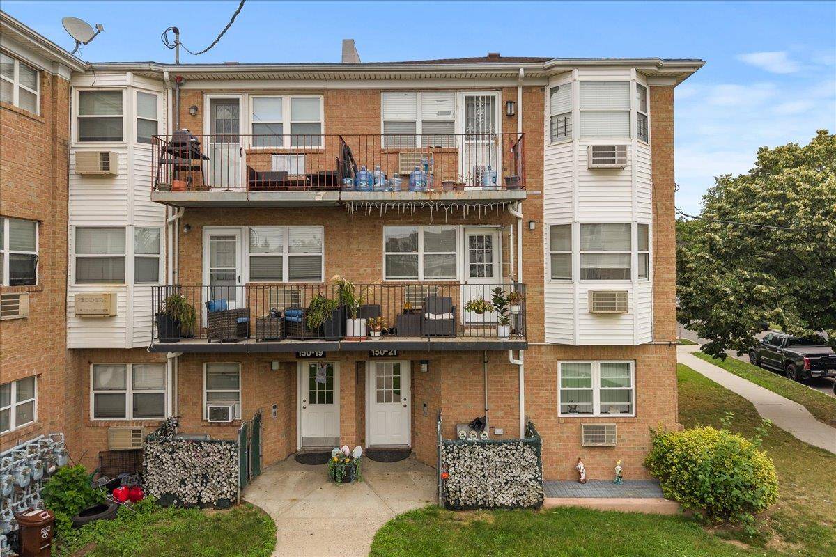 This spacious corner unit condominium on the 2nd floor, in Ozone Park offers 3 bedrooms and 2 full bathrooms across approximately 1, 130 square feet of living space.