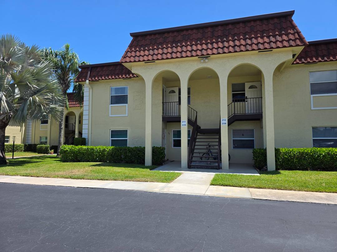 Walk to the beach or heated pool from this lovely 2 bedroom unit with a nice sized screened in patio.