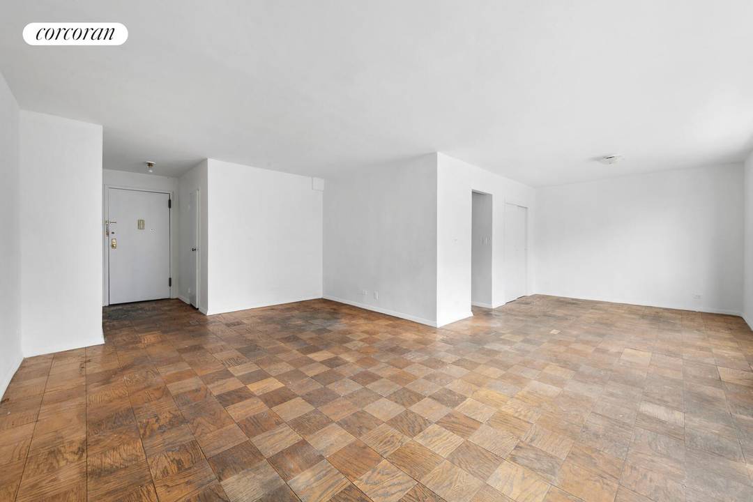 382 Central Park West, Apartment 5Y presents a rare estate sale opportunity to create a beautifully renovated home in one of the Upper West Side's most established full service condominiums.