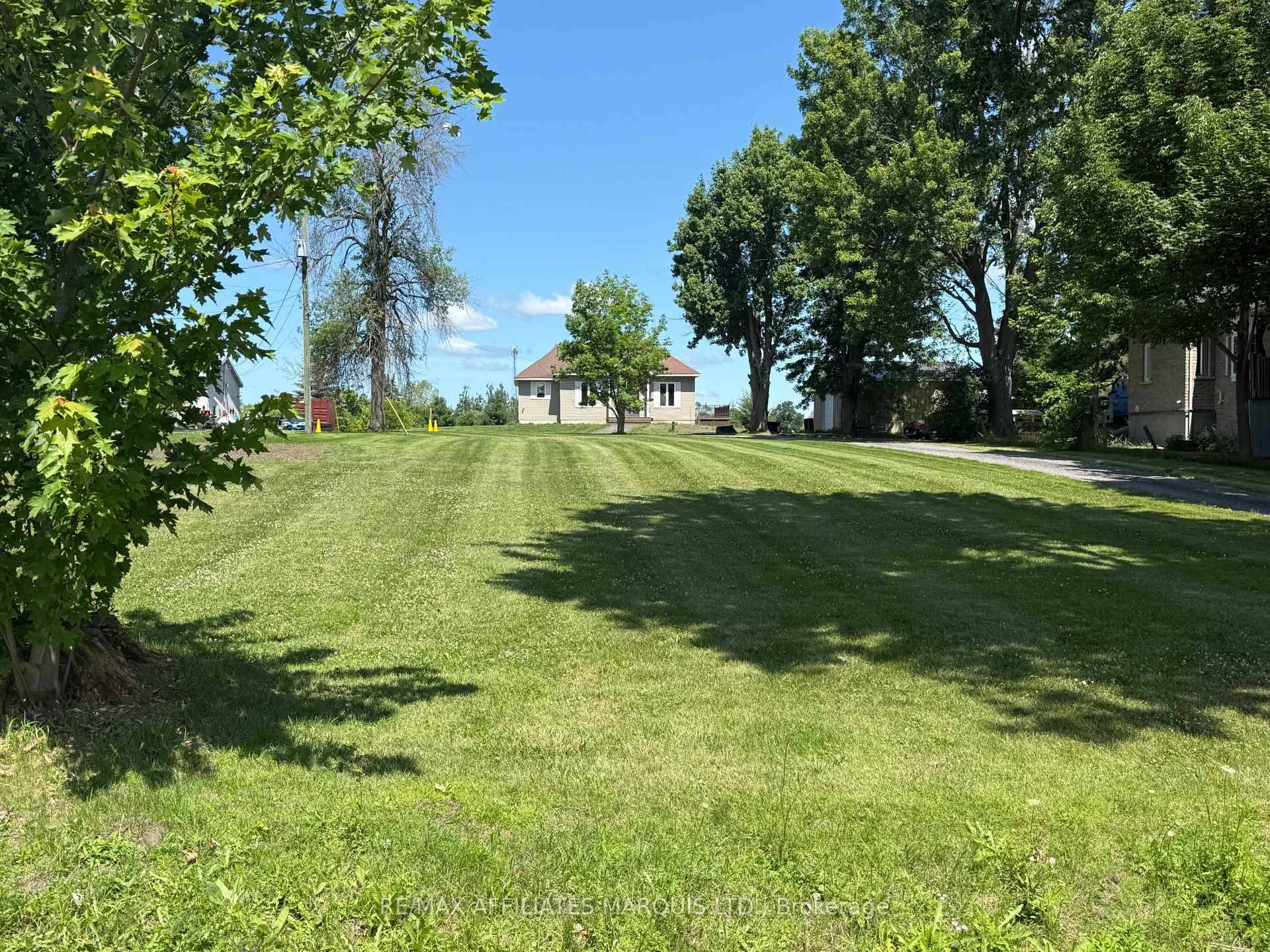 St Lawrence River View, Large DockRite Dock, 3 Bedroom Home Built in 2007, Detached Garage, Yardage !