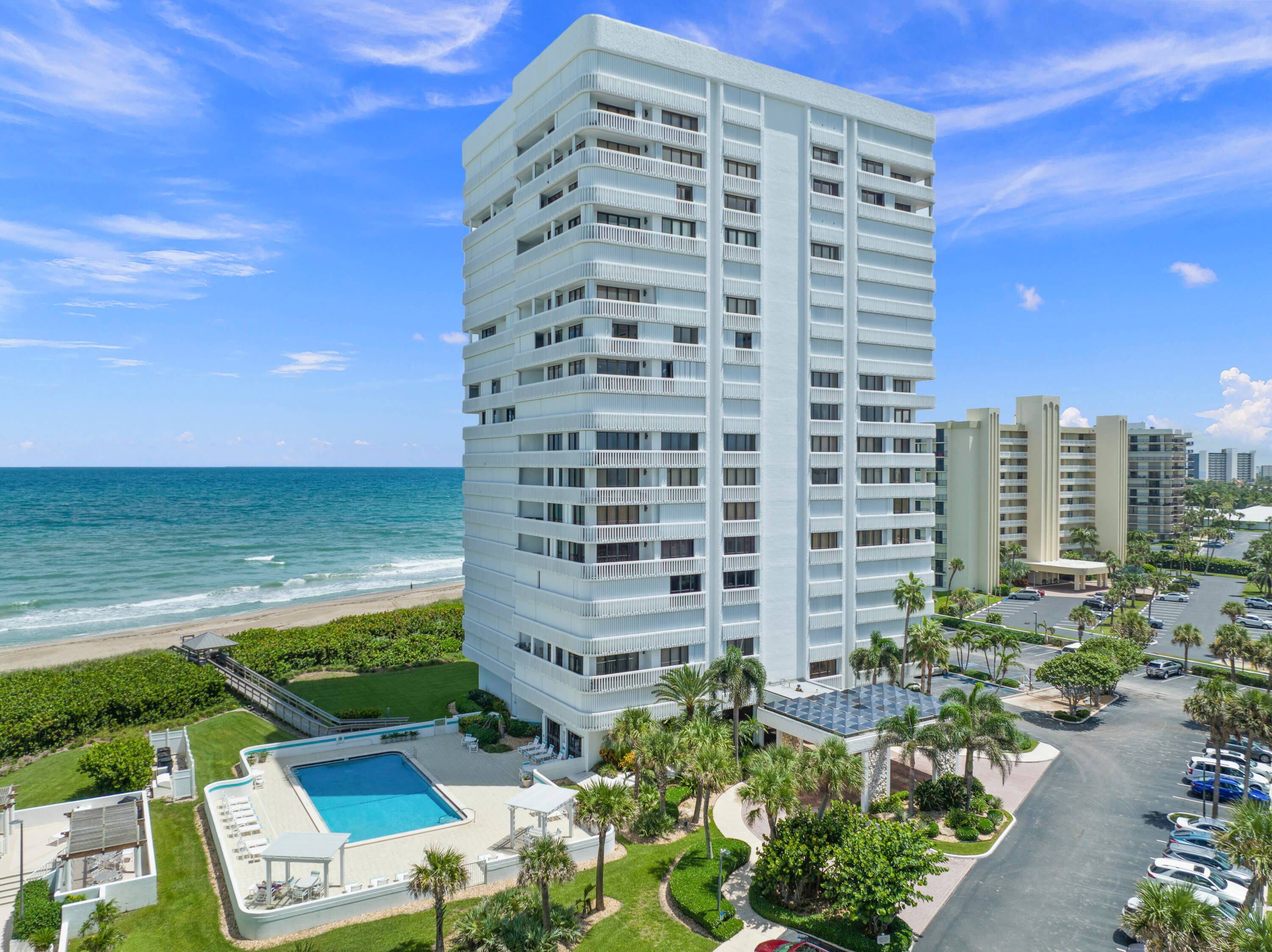 RARE OPPORTUNITY TO PURCHASE CORNER PENTHOUSE UNIT !