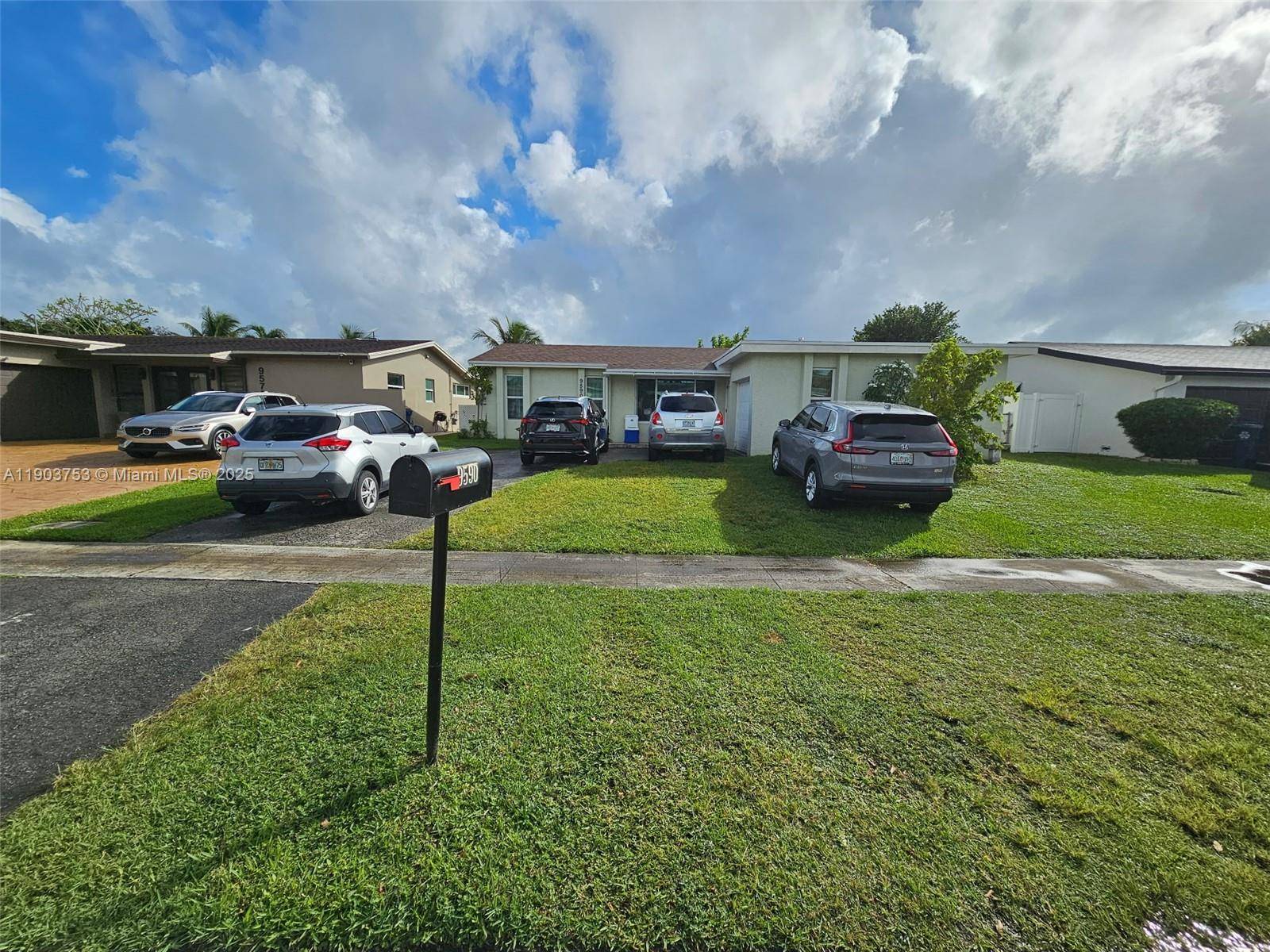 Welcome to this charming waterfront single family home in the heart of Sunrise !