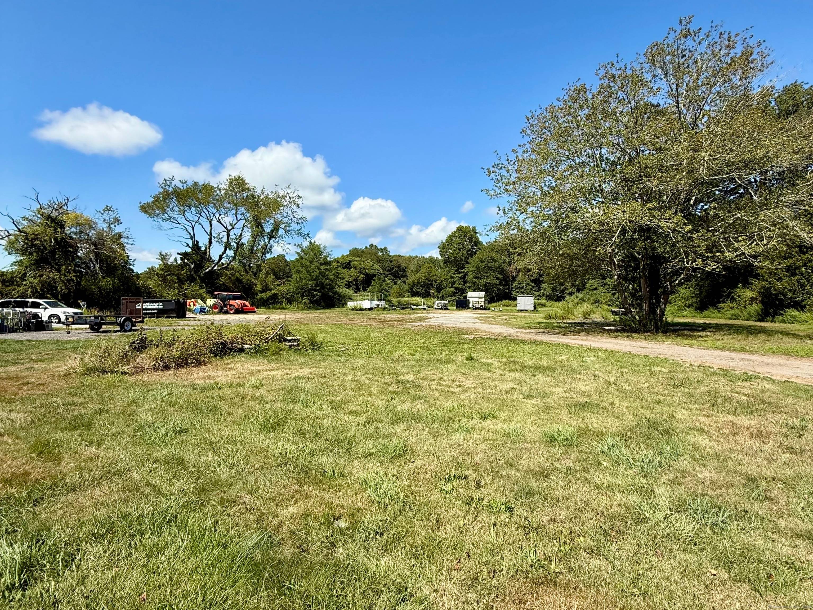 Investment Opportunity ! Multi use property.