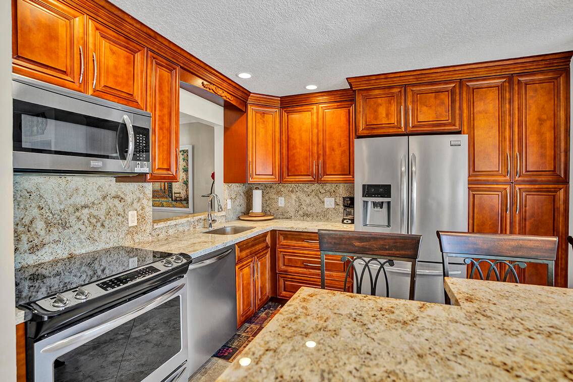 Live the Dream in Camelot Village, Delray Beach !
