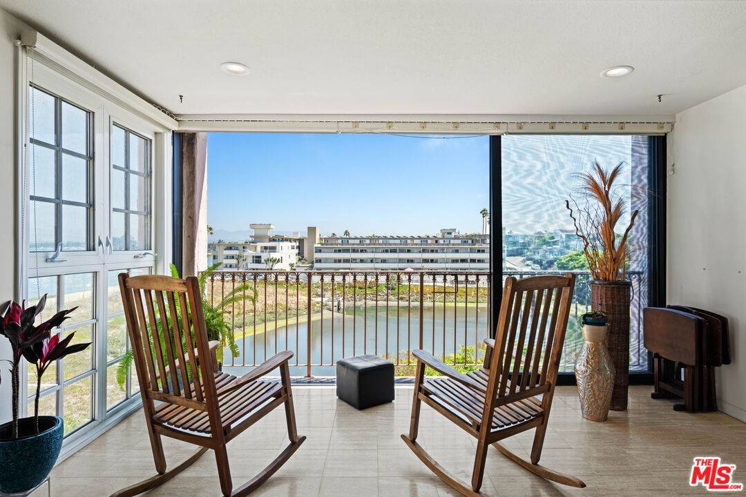 6220 Pacific Ave 2BR Playa Del Rey La