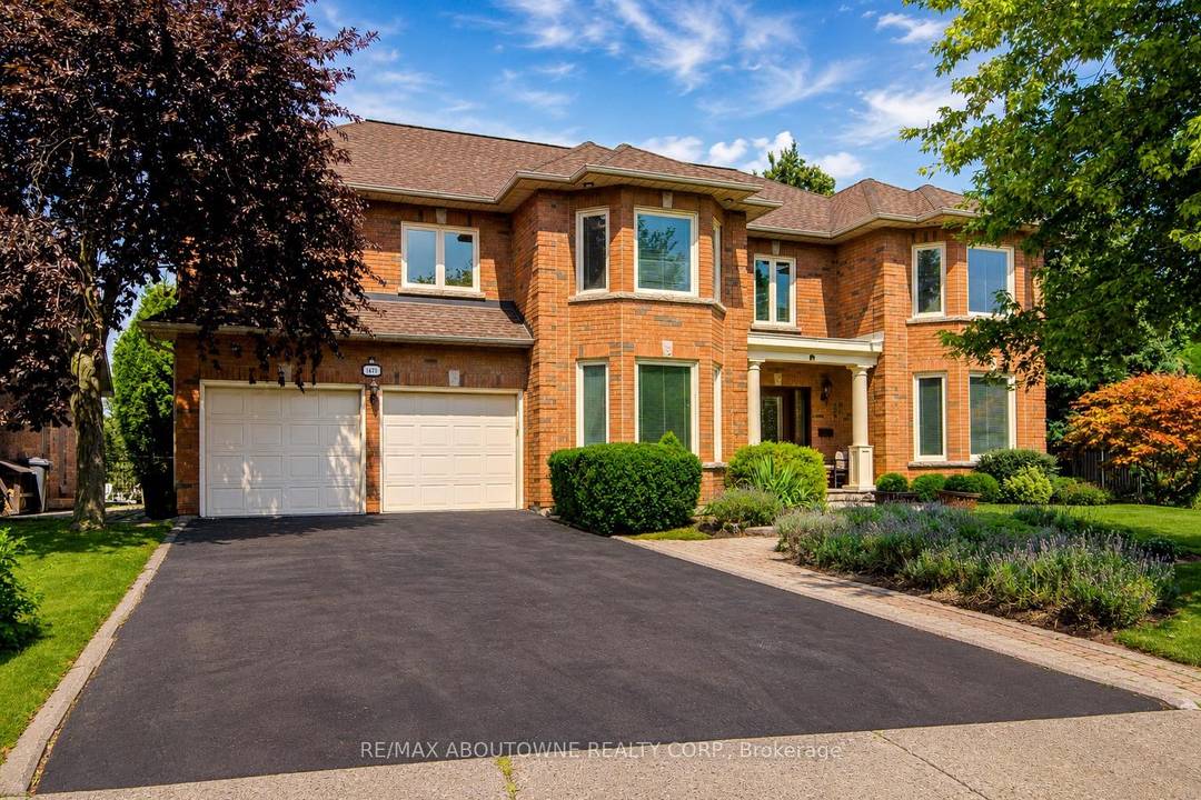 Welcome to one of the largest homes in the highly sought after and exclusive community of Fairway Hill, Glen Abbey.