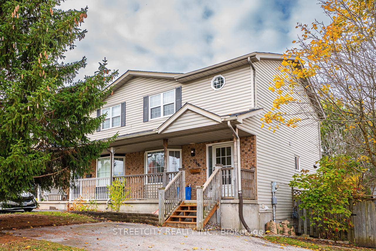 Welcome to 799 Deveron Crescent, a beautifully renovated family home in the heart of London's sought after Glen Cairn neighborhood.
