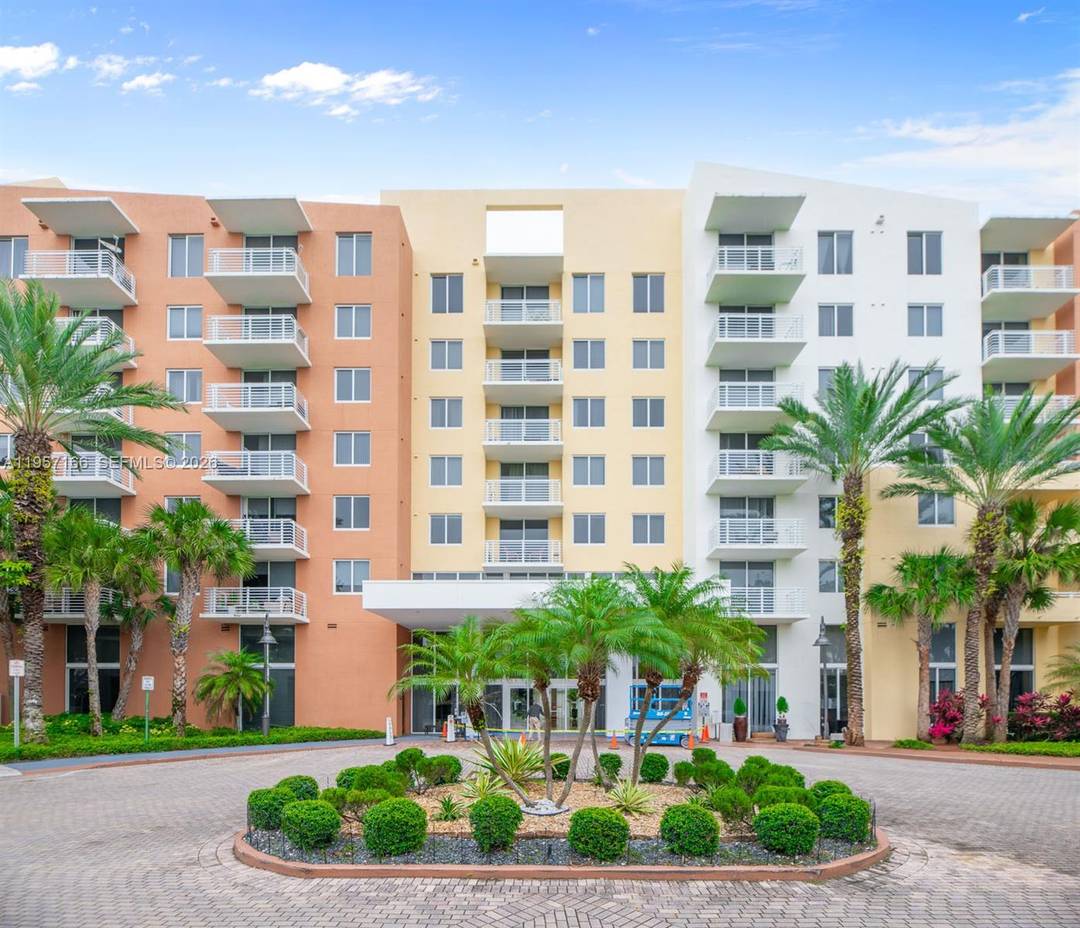 Explore this exquisite, move in ready 2 bed, 2 bath condo at The Venture, situated in the heart of Aventura.