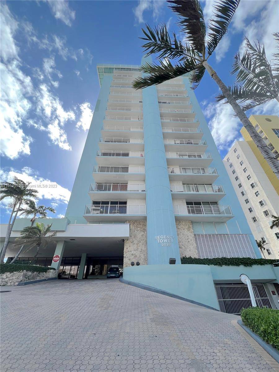 Stunning furnished 2 bedroom 2 bath unit with breathtaking Bay view and skyline views of downtown as well !