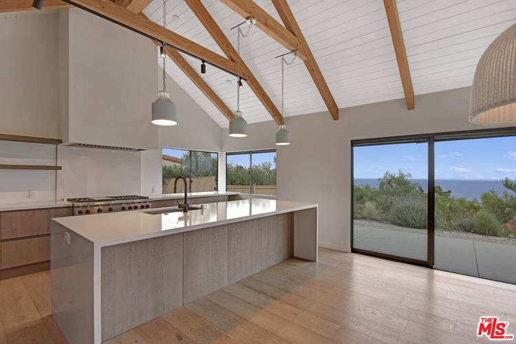 24728   Vantage Point Ter 3BR Malibu La