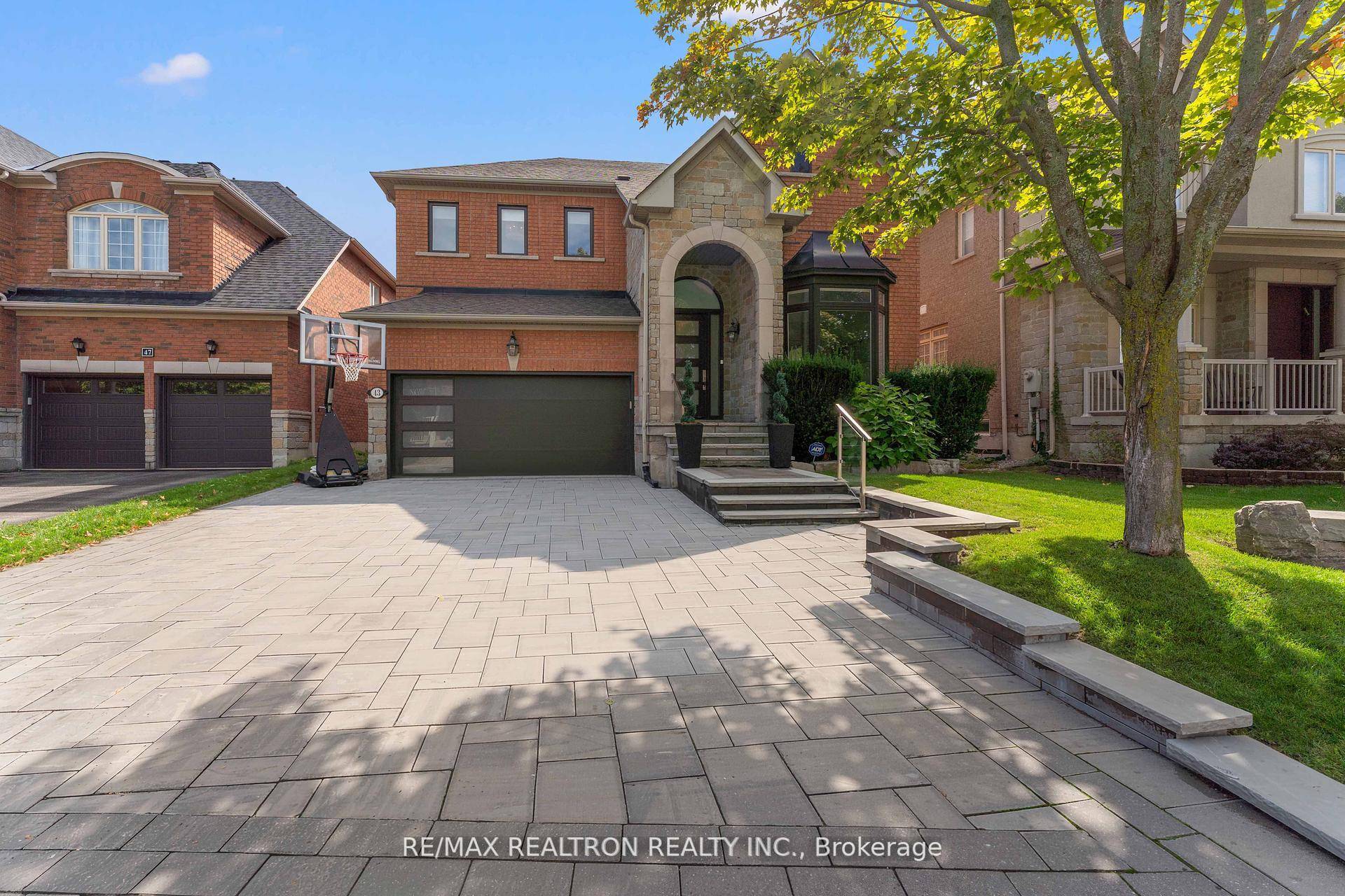 Experience Luxury Living In This Stunning, Fully Renovated, 4 1 Bedroom Family Home In Desirable Thornhill Woods !