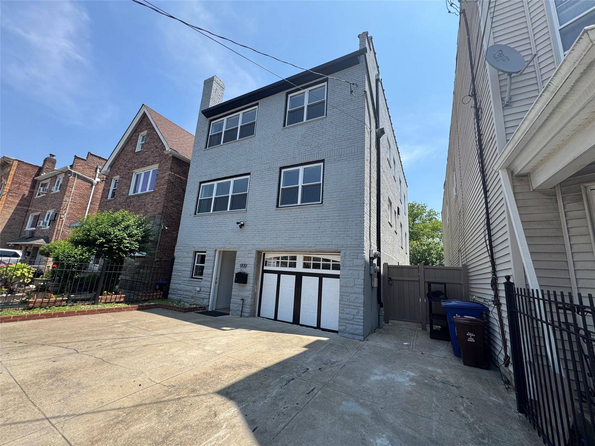 Great Income Producer ! Full Renovated !