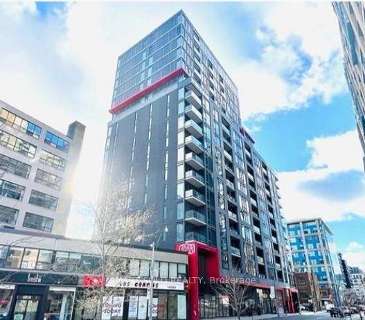 Shared One Room with Bathroom, Live In Toronto's Fashion District At Fabrik Condos At Richmond And Spadina.