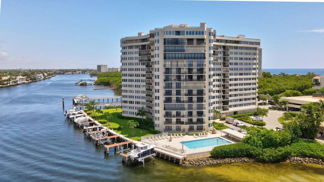 STUNNING FULLY REMODELED FLOOR CELLING, DIRECTLY ON THE INTRACOASTAL, IMPACT WINDOWS, OPEN KITCHEN S.