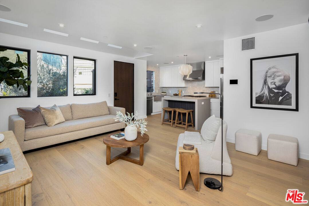 1169   Palms Ave 1.0 Marina Del Rey LA