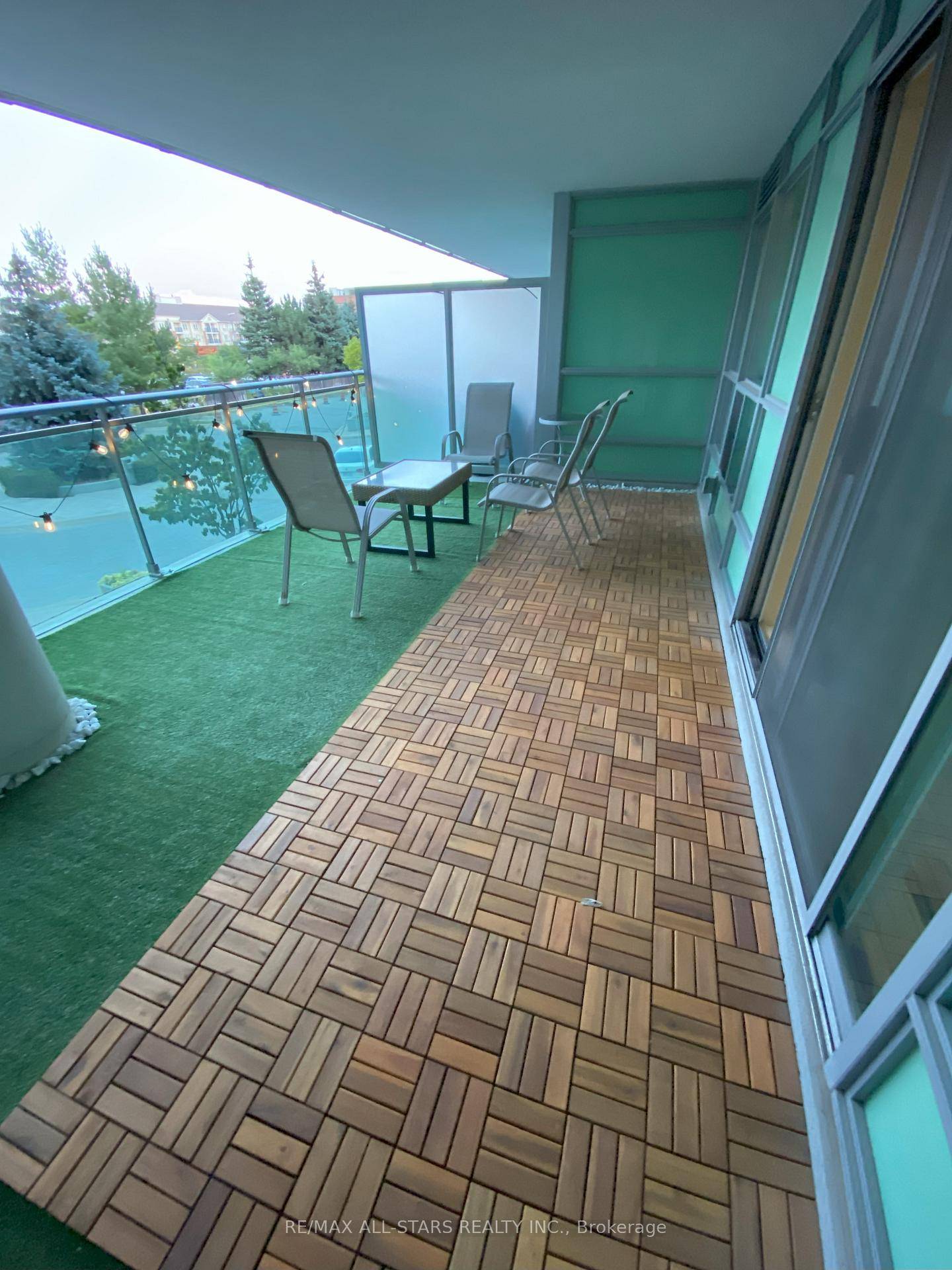 Bright and spacious 2 Bedroom and 2 Full wash suite In beautifully maintained building.