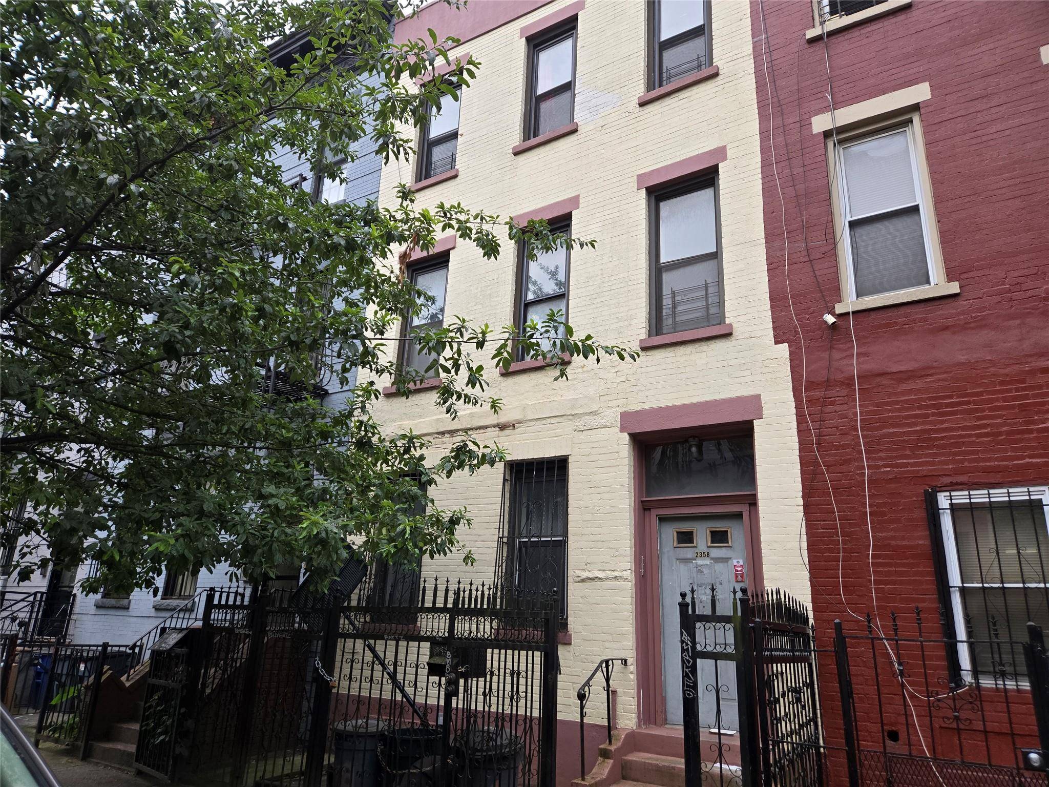 3 Family Fully Vacant at an Incredible Price !