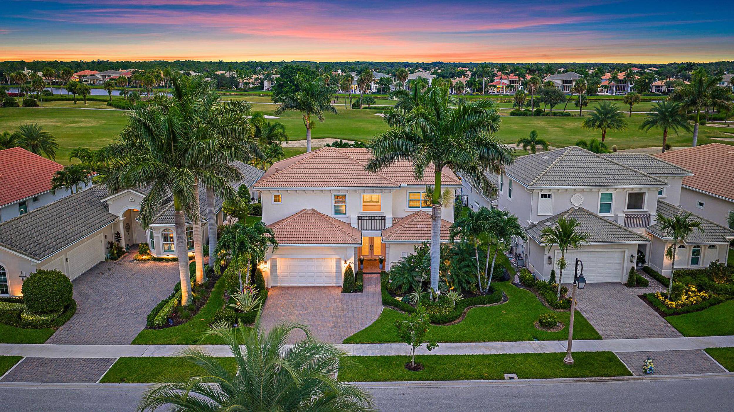Elegant Golf Course Estate with Immediate Full Golf Membership !