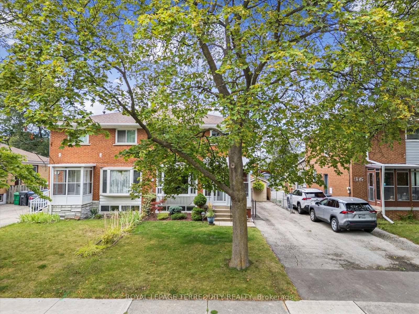 Welcome to Applewood Heights, a high demanding quiet family neighborhood ; solid built by the Shipp family.
