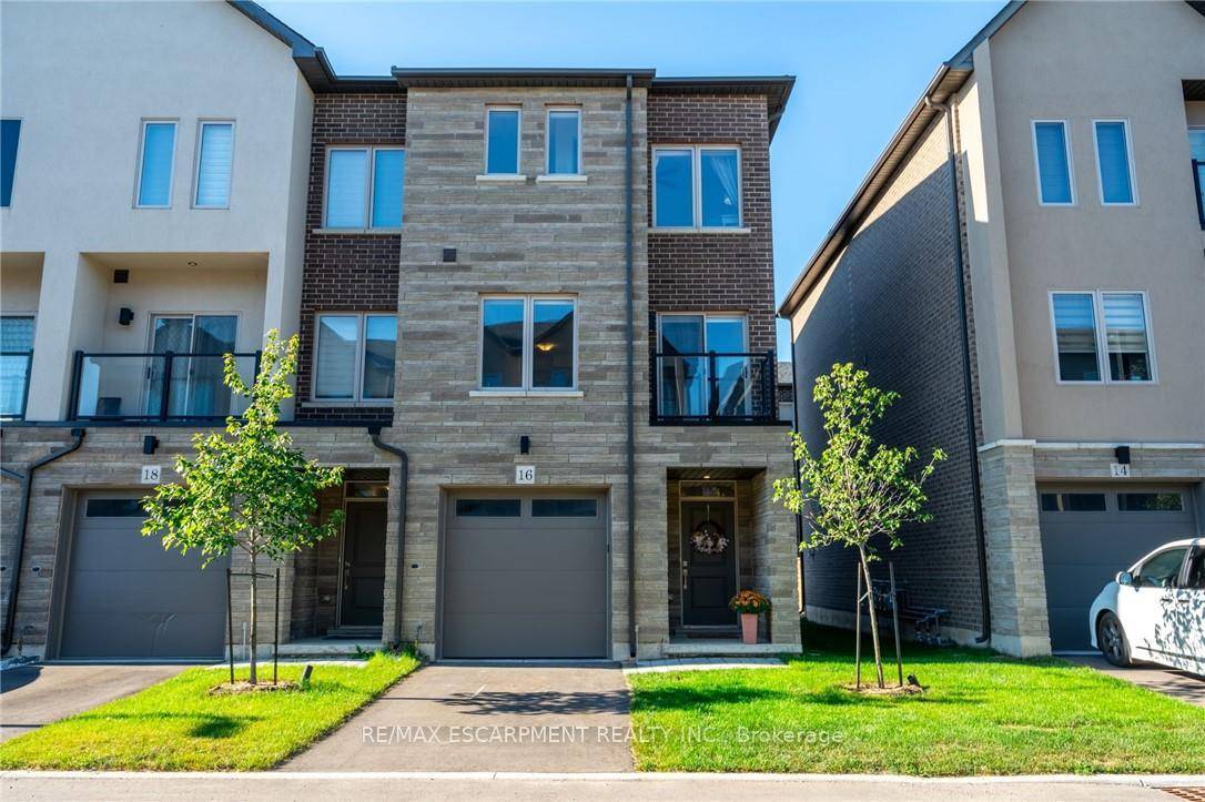 This Spacious and well maintained end unit townhome offers added privacy, extra natural light, and a spacious fenced in backyard.