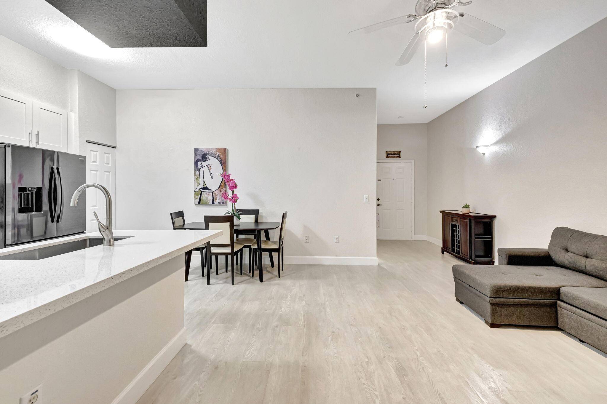 3 2 Beautiful condo located in the heart of Coral Spring, totally renovated.