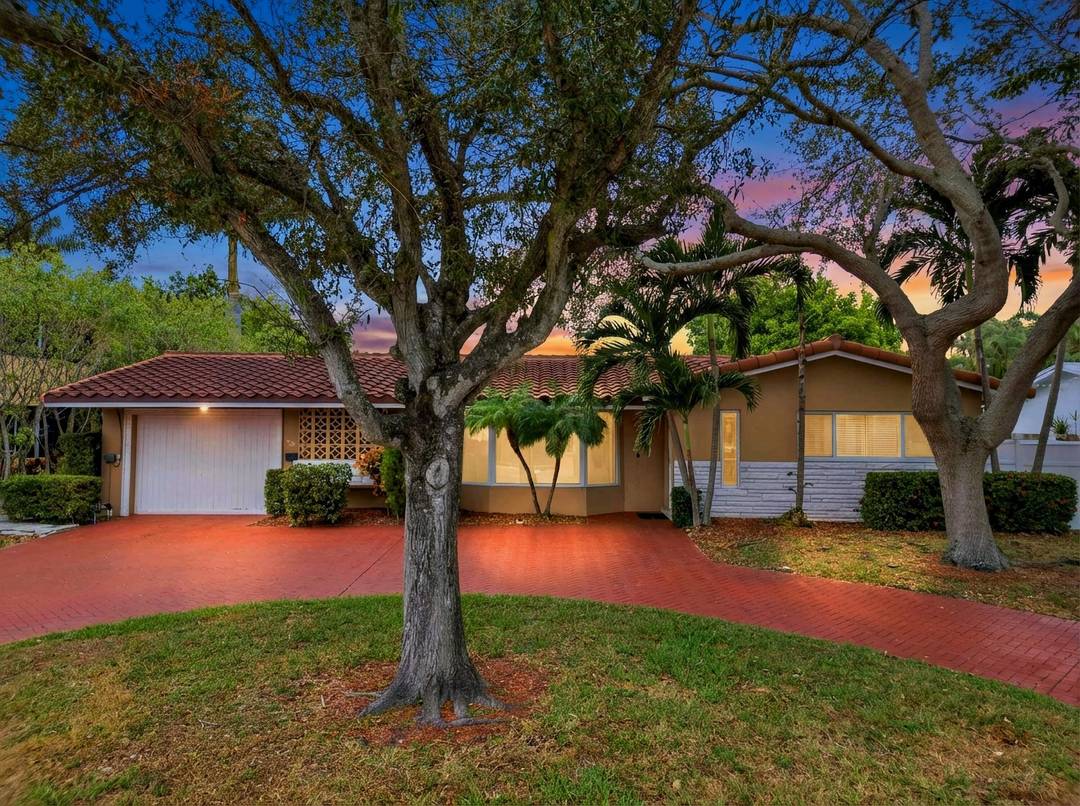 Fantastic opportunity to rent this spacious 3 bedroom, 2 bathroom renovated home, available furnished or unfurnished.