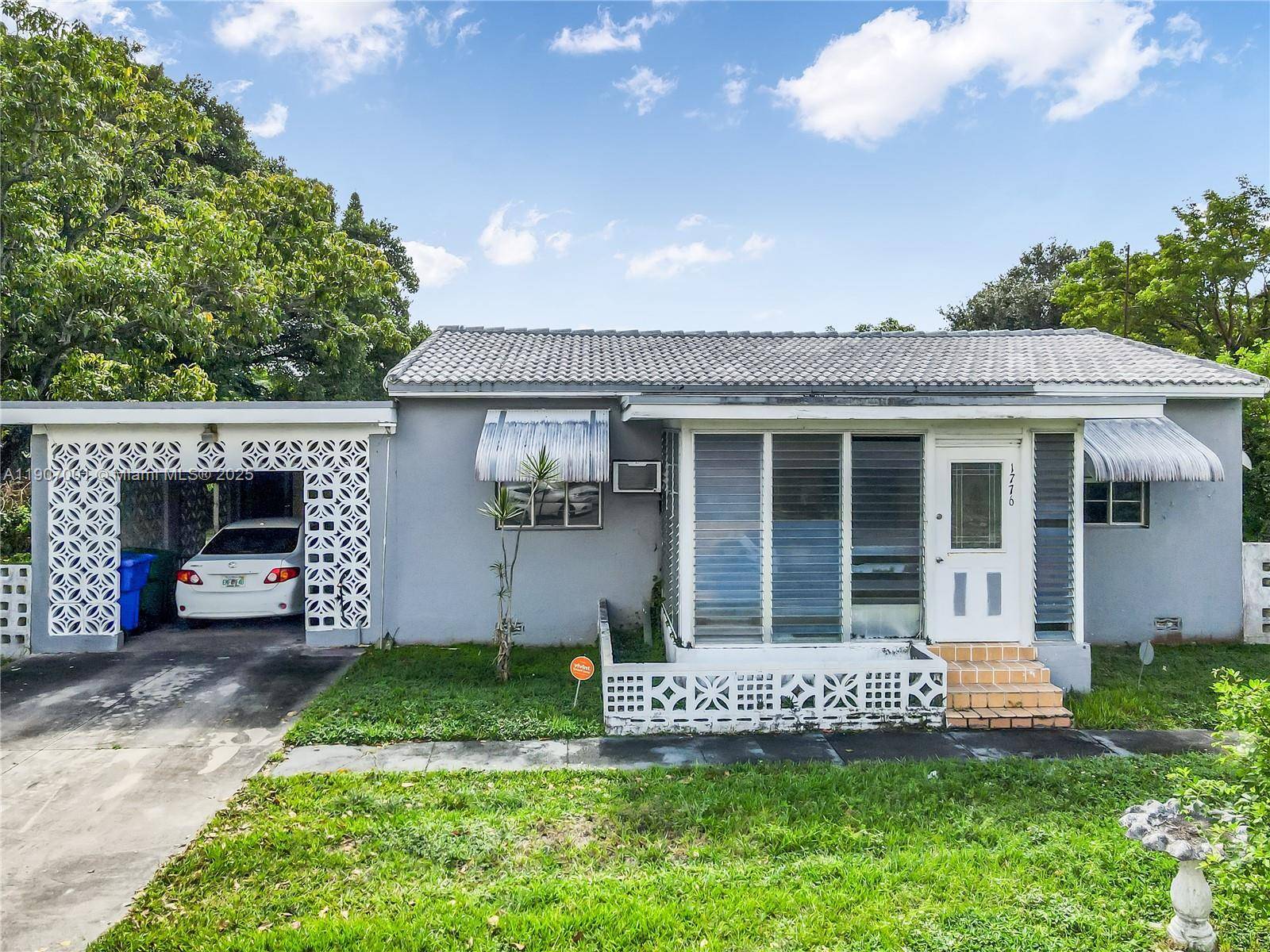 INVESTORS SPECIAL Charming 2 bedroom, 1 bathroom home with an attached efficiency, perfect for guests or rental income.