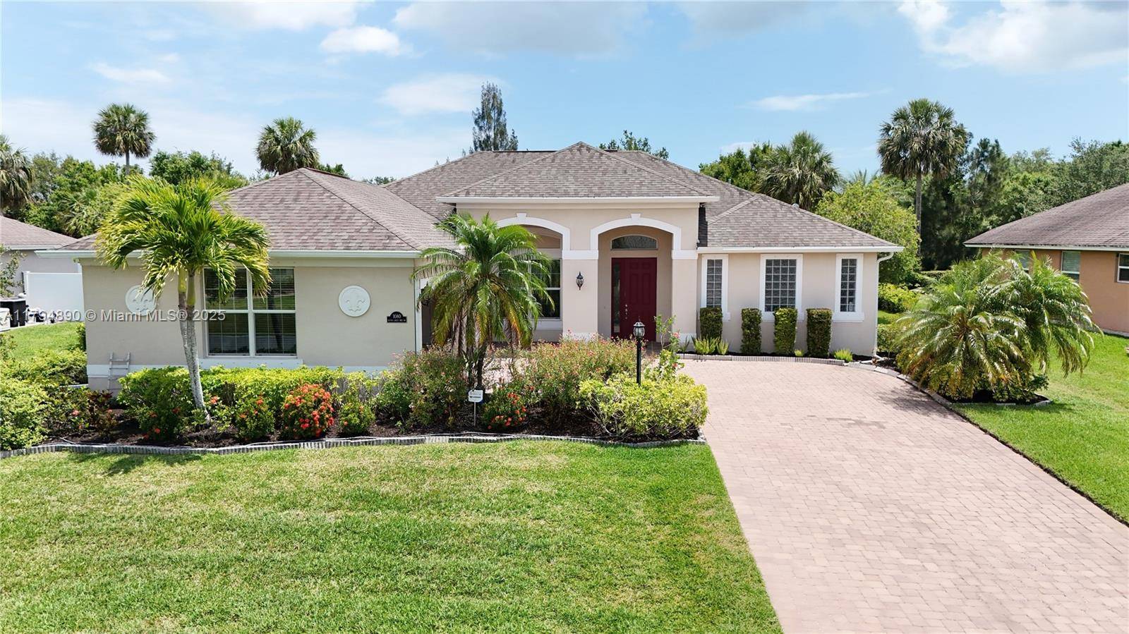 LIKE NEW Immaculate, Spotless, Stunning, 3 2 2 house for sale !