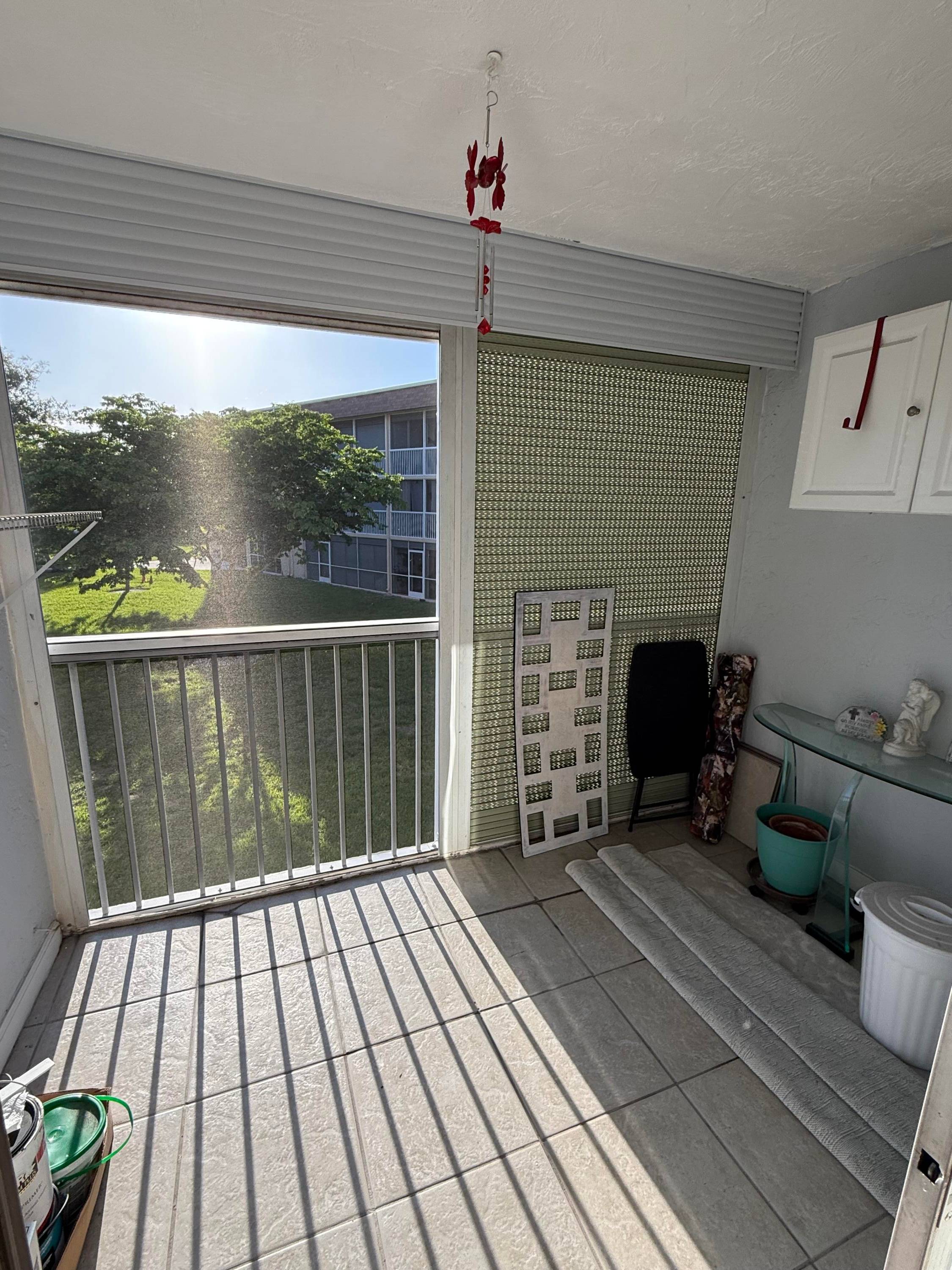 Don't miss the opportunity to purchase a beautiful remodeled 55 plus condo in the heart of Palm Beach.