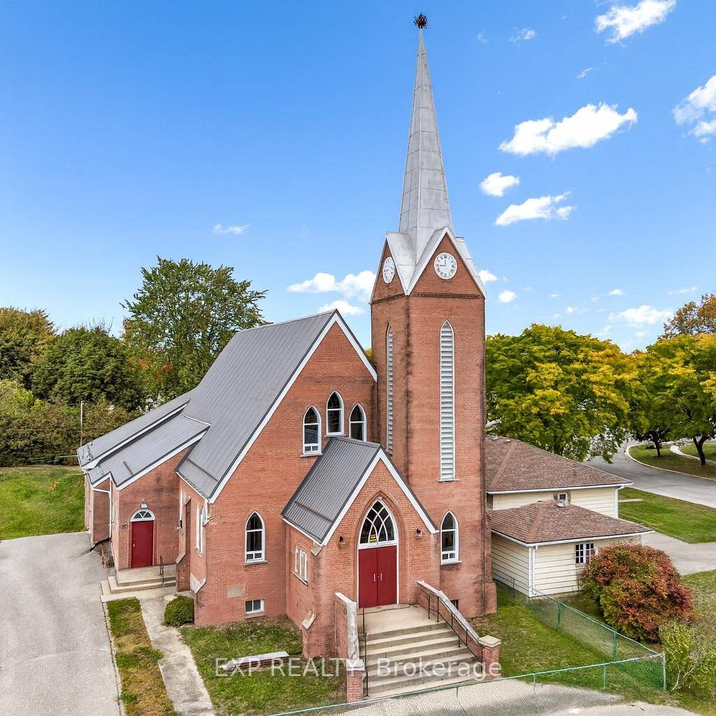 This unique property offers nearly 4, 000 sq.