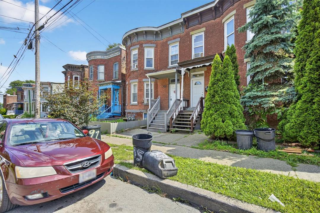 Here s your chance to own a classic brick multi family in Newburgh s desirable East End Historic District.