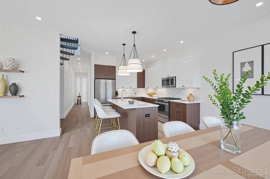 Luxury Boutique PENTHOUSE Greenwood Gowanus, Brooklyn 3 Bed 2 Bath Unmatched Quality The pinnacle of modern sophistication in this brand new build out within a boutique style building.
