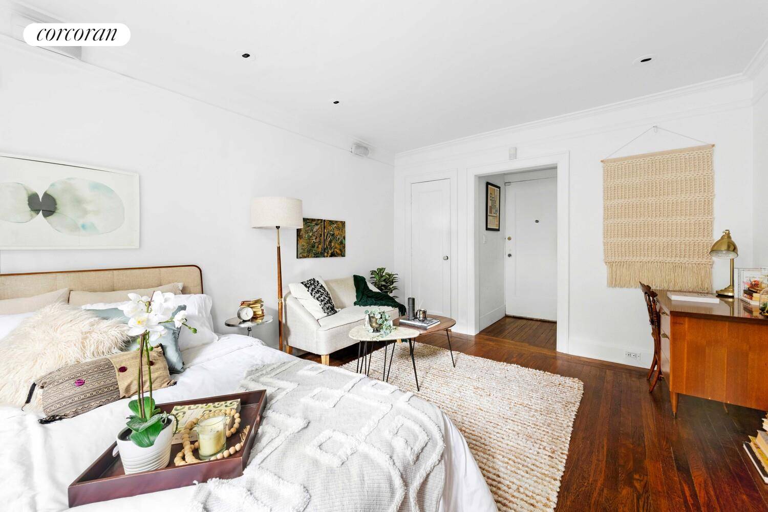 Welcome to your charming and serene studio located in the heart of Chelsea in a pet friendly, elevator prewar building that is meticulously maintained.