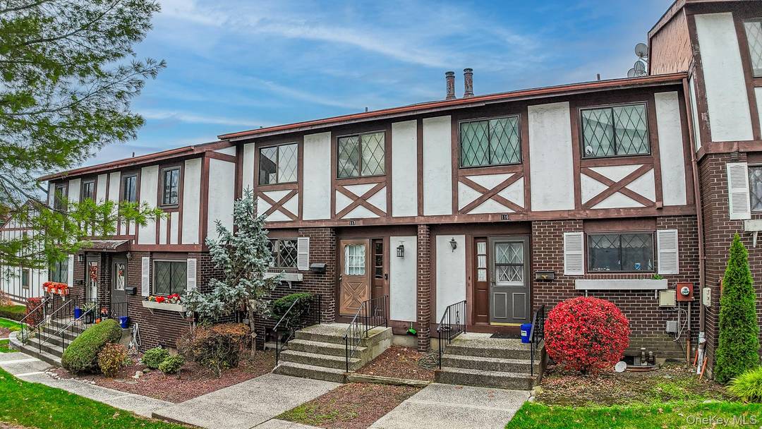 Drop your bags and move right in with this one !