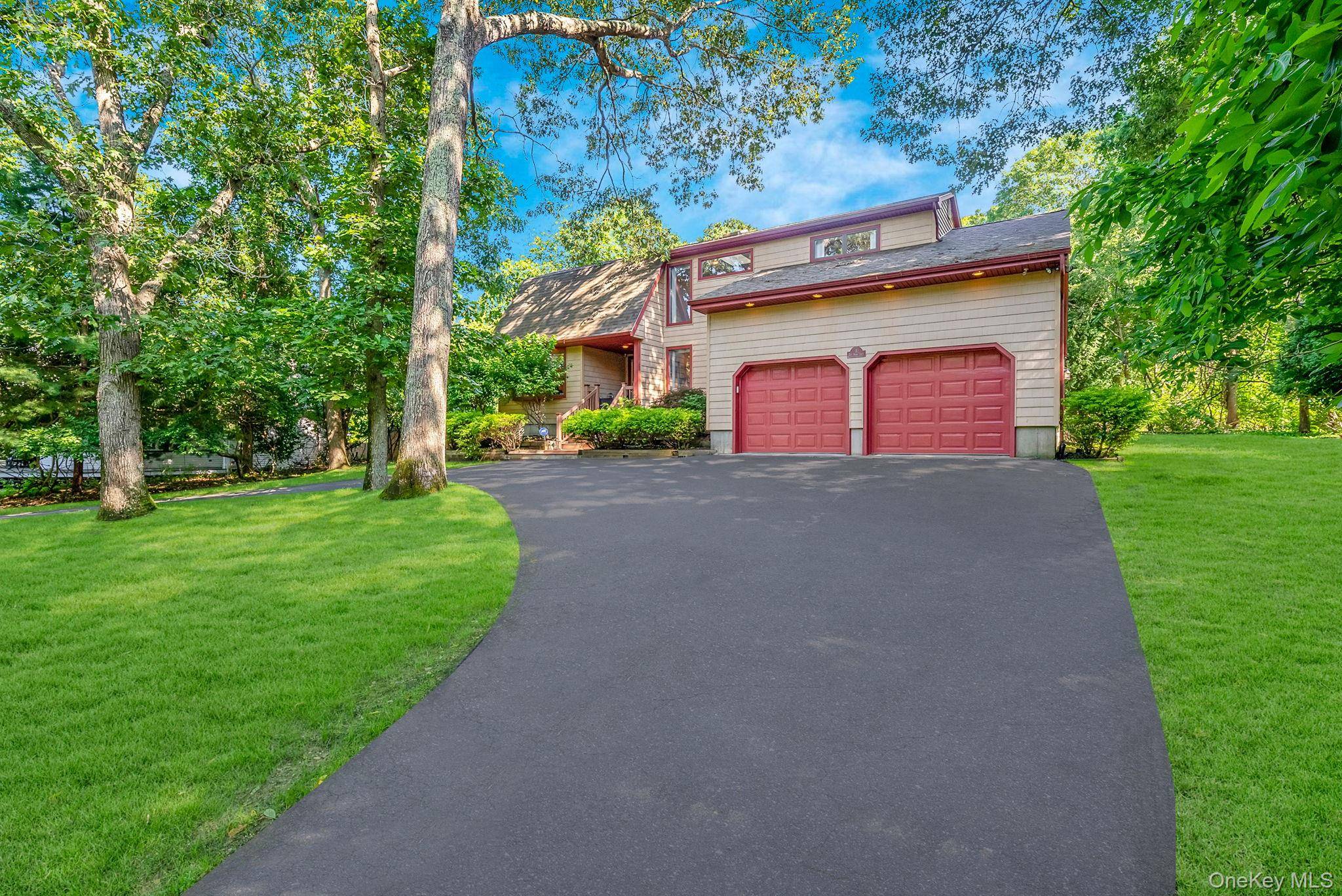 OFFERED AS OFF SEASON RENTAL NOT YEAR ROUND Welcome to 5 Bay Woods Dr, Hampton Bays !