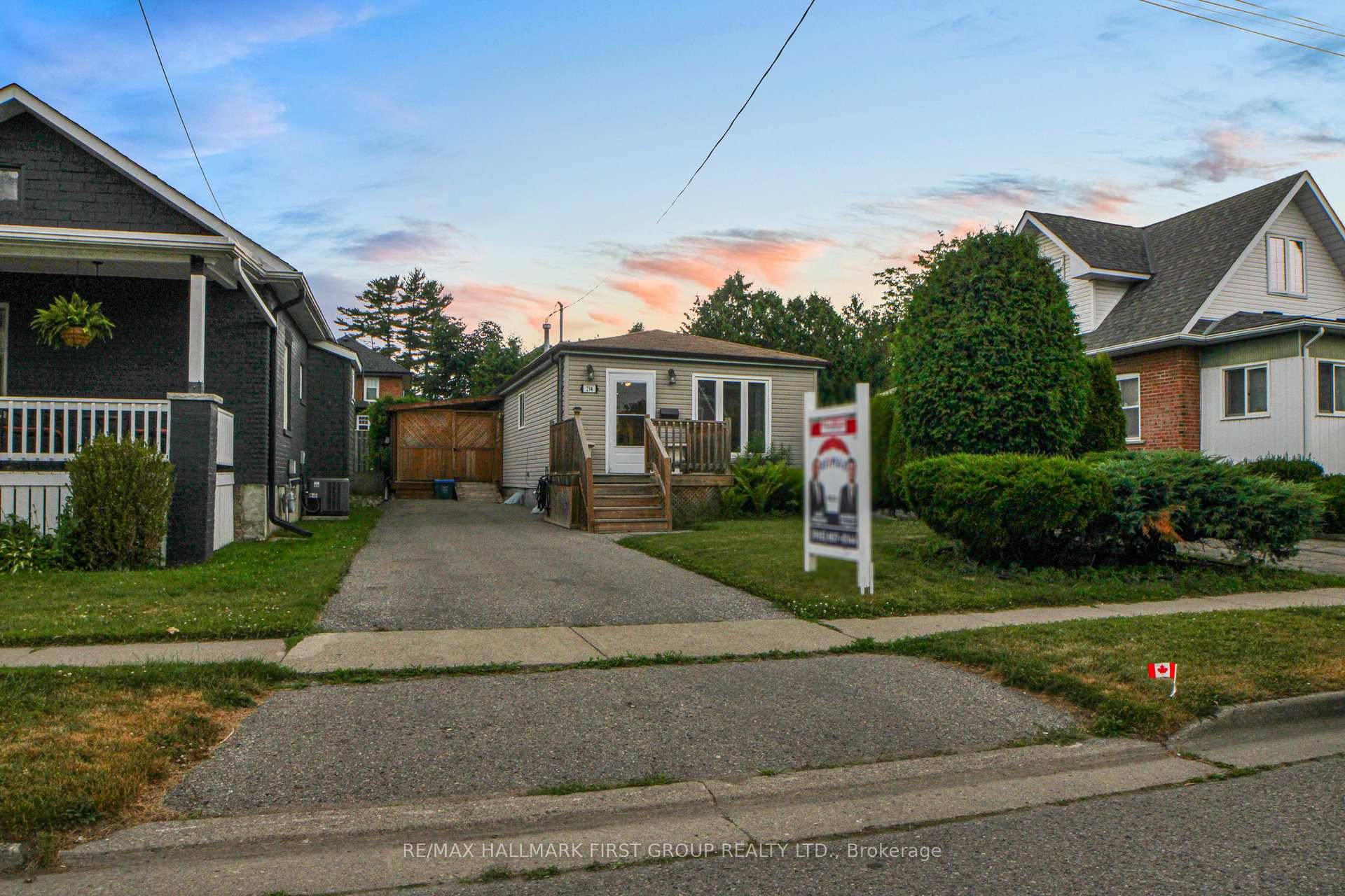 Welcome to 294 Jarvis Street a fantastic opportunity to own a fully detached bungalow in one of Oshawa's most established and sought after communities.