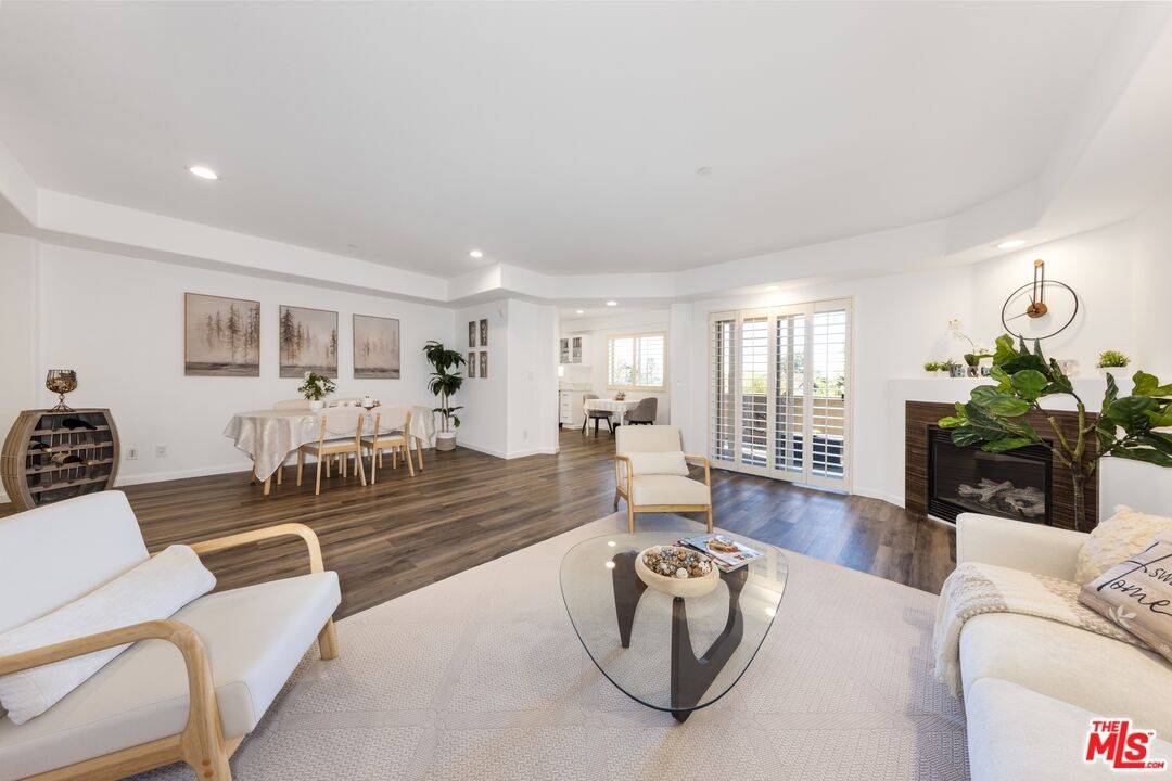 11766  W Sunset Blvd 3BR Brentwood La