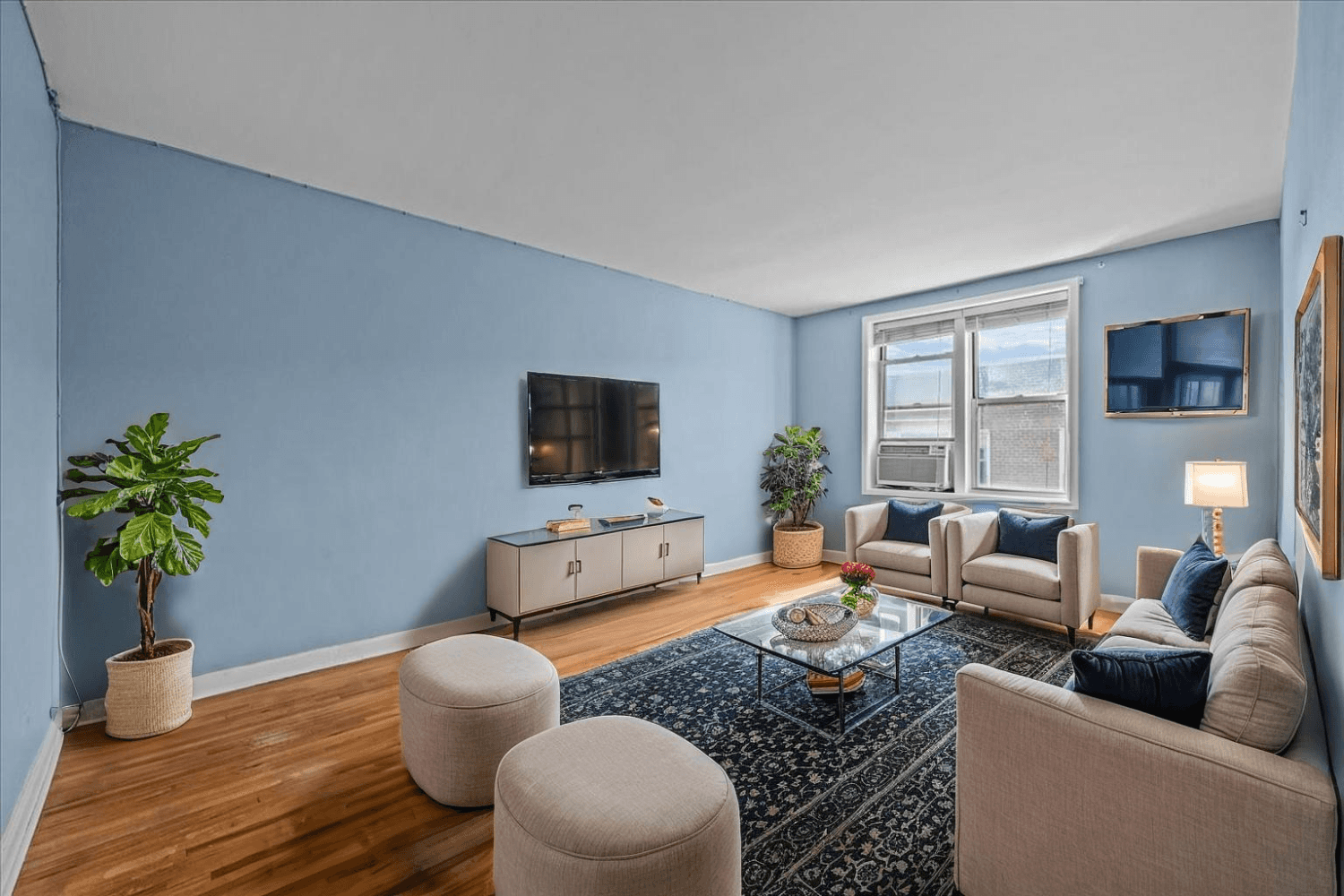 Bright Top Floor Corner 1BR with Utilities Included Welcome to apartment 6R at 221 McDonald Avenue a sunny, top floor corner one bedroom in the well maintained Hamilton Co ops ...