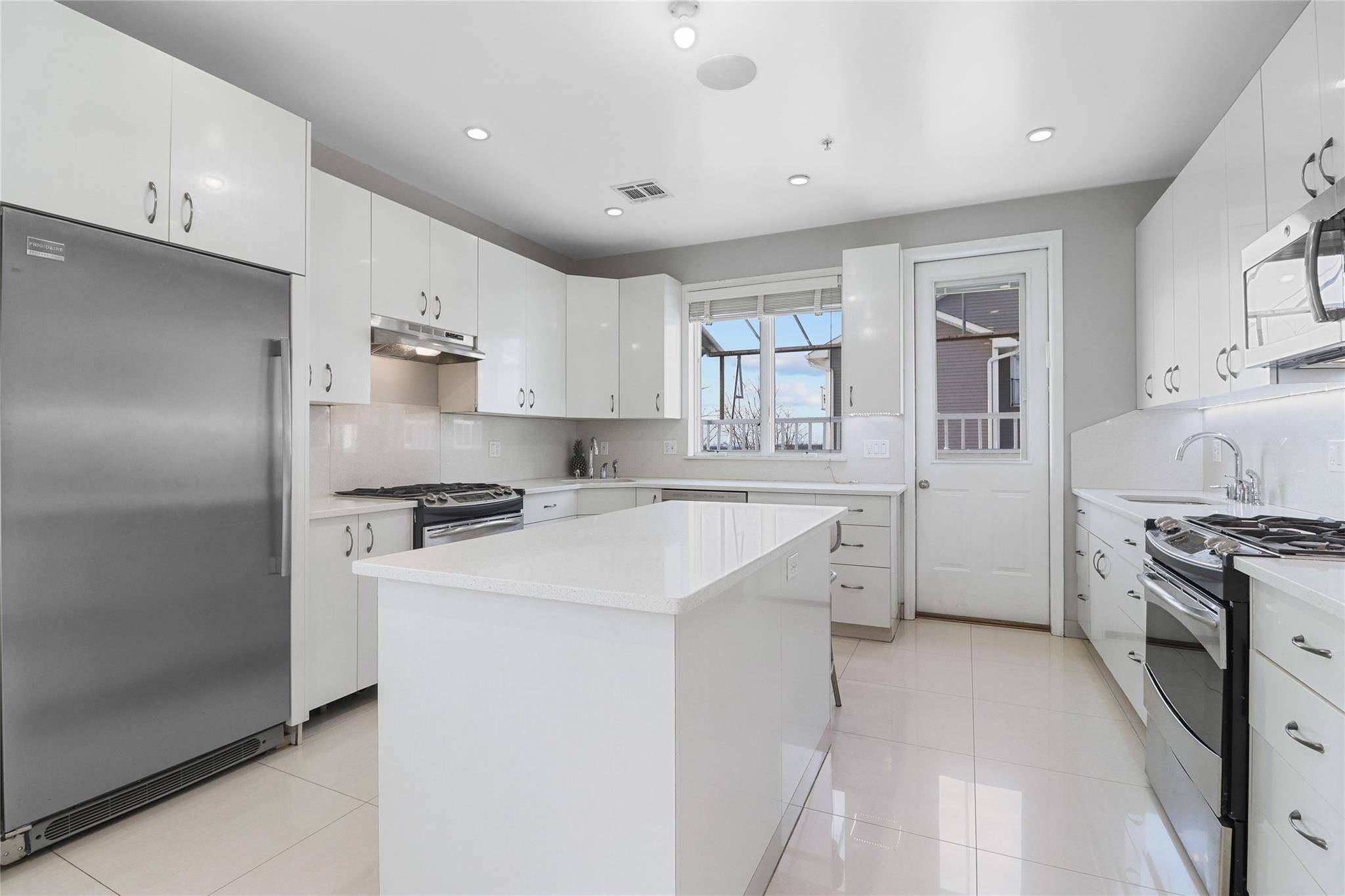 Stunning, ultra private top floor home just a 4 minute walk to both shul and grocery !