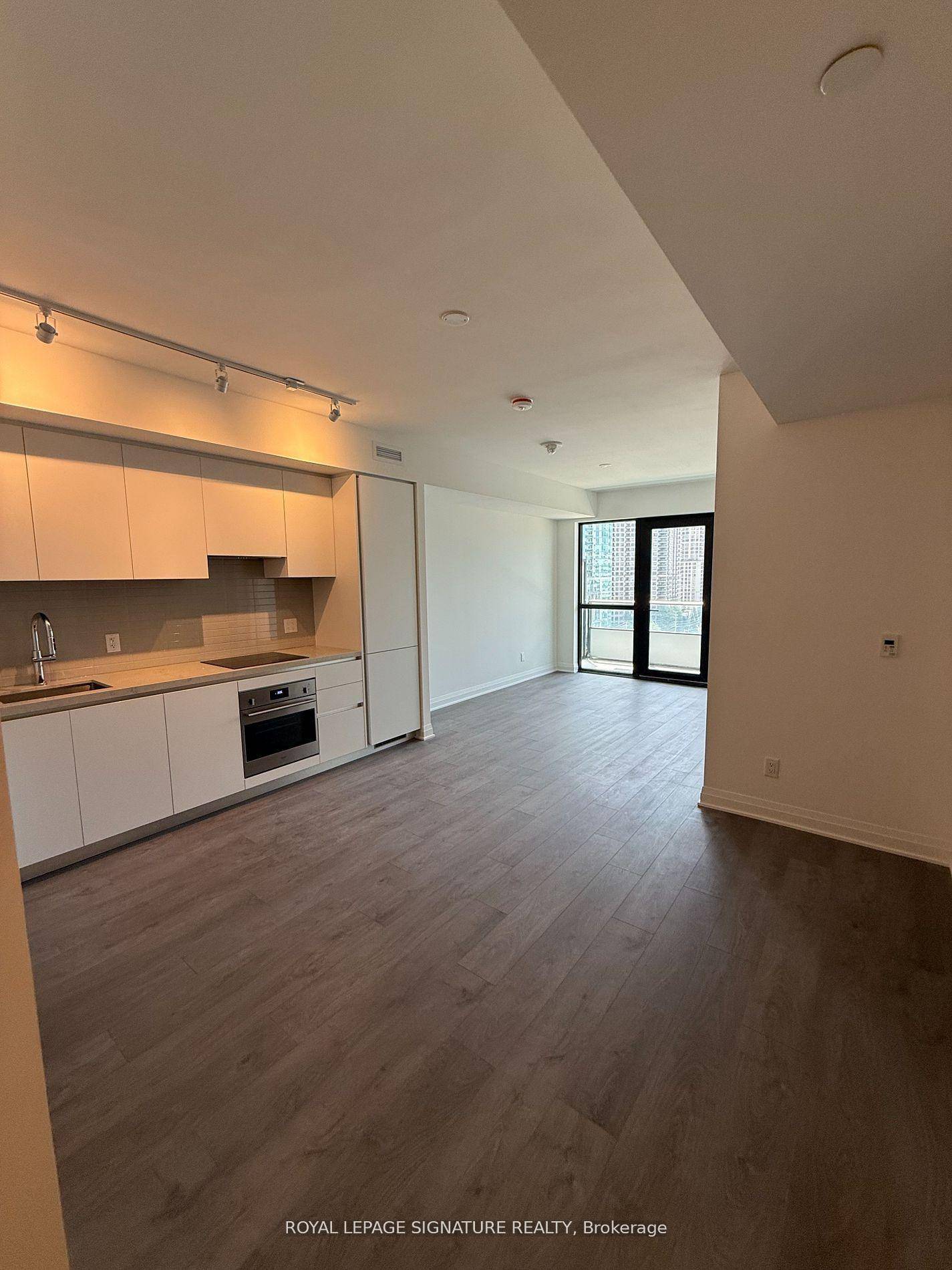 Welcome to Exchange District Condos 1 a luxurious and modern residence perfectly situated in the heart of downtown Mississauga !