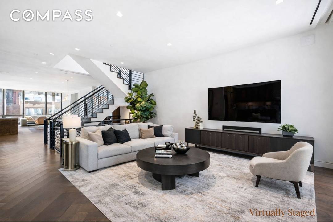 Introducing the One Madison Triplex at 23 East 22nd Street One Madison Park a breathtaking 4, 566 square foot loft style townhouse crowned by a sprawling 32 x 18 private ...