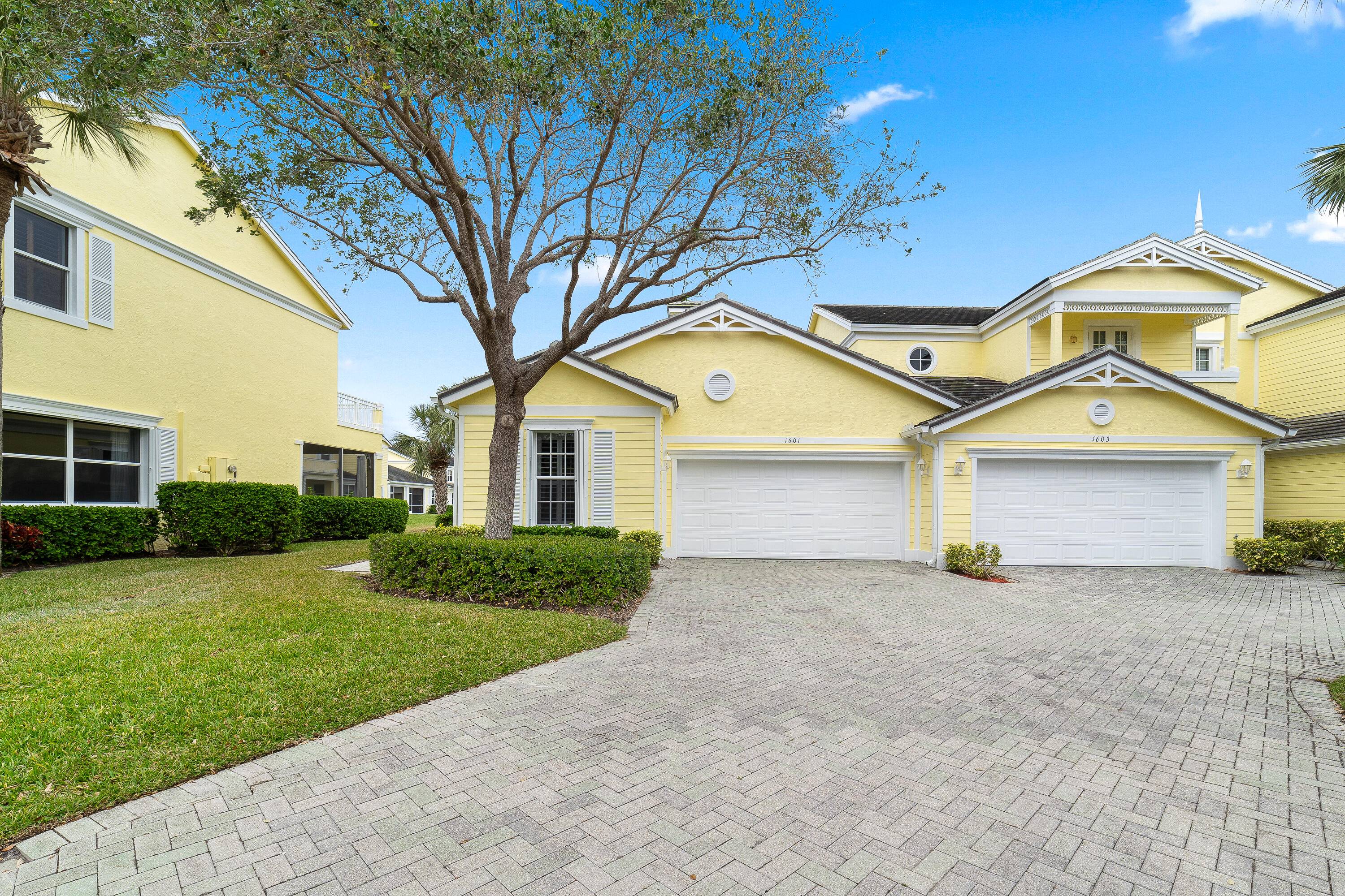 Welcome to paradise a dream destination for boaters and beach lovers, perfectly positioned between the Intracoastal Waterway and the Atlantic Ocean.