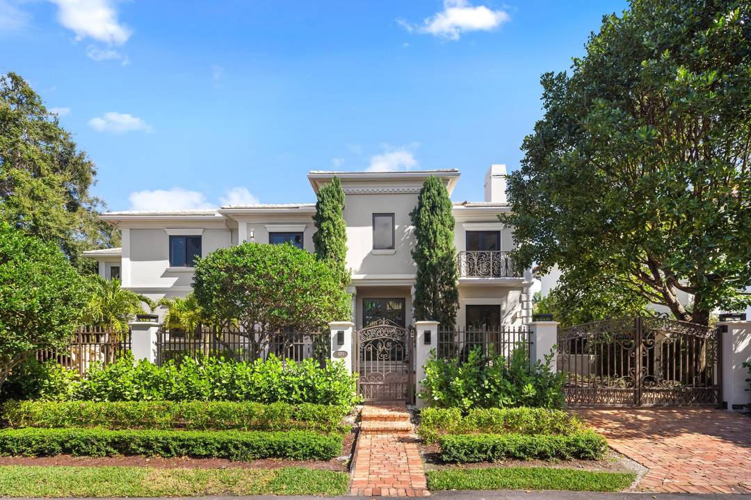 Discover a Georgian inspired waterfront estate in prestigious Las Olas Isles, where timeless elegance meets modern luxury.