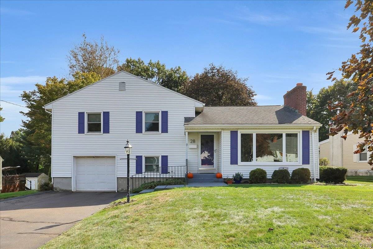 Welcome to 28 Briar Ln, a classic 3 BR, 1.
