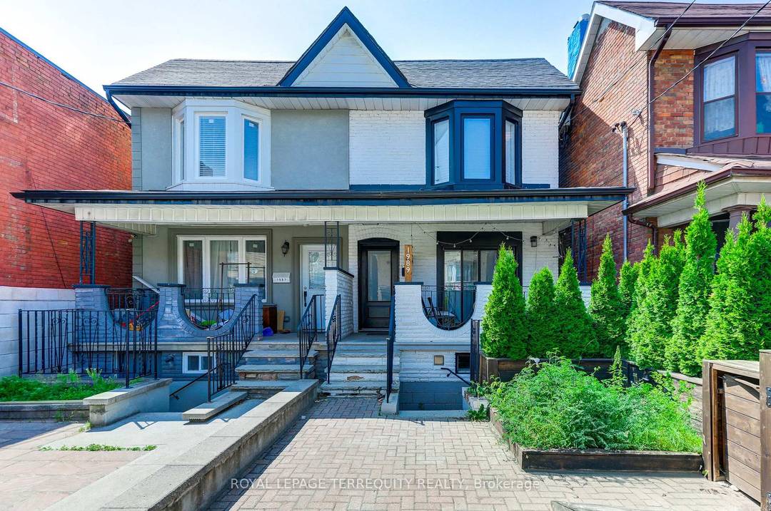 Beautifully renovated upper level of a duplex in the heart of the Junction, offering two large bedrooms and one bathroom.