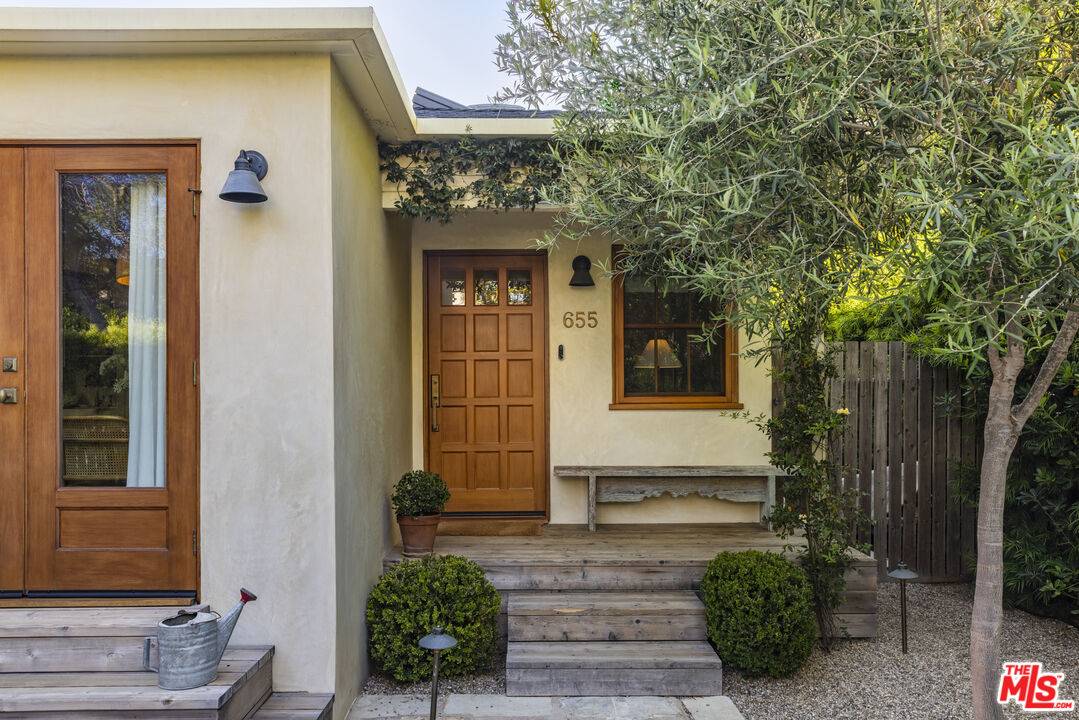 655   Angelus Pl 3BR Marina Del Rey La