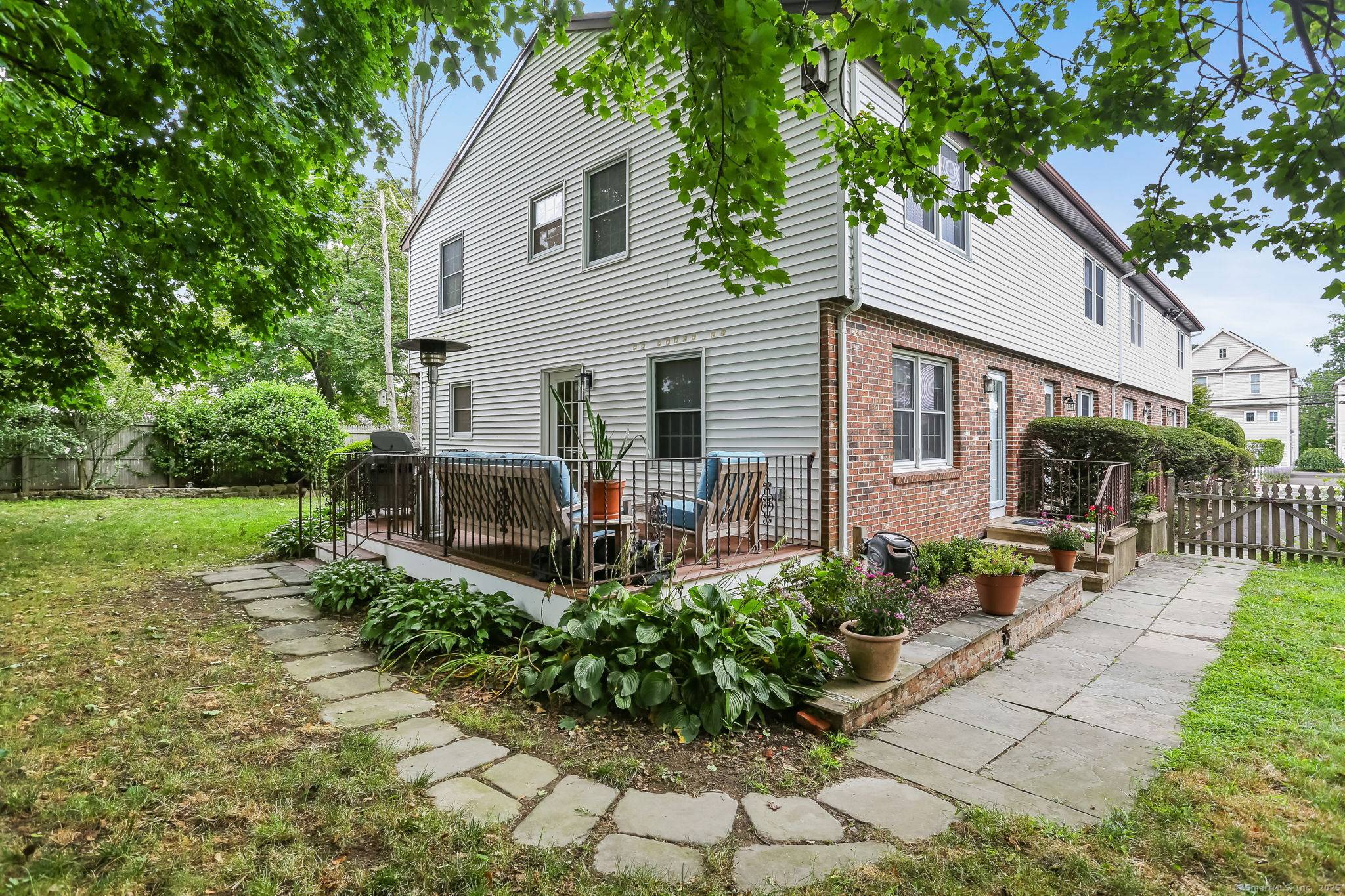 NO SHOWINGS UNTIL SATURDAY AT OPEN HOUSE 1 4 PM Ideal corner end Condo Unit in the Cove Beach area of Stamford with privacy and outdoor deck.